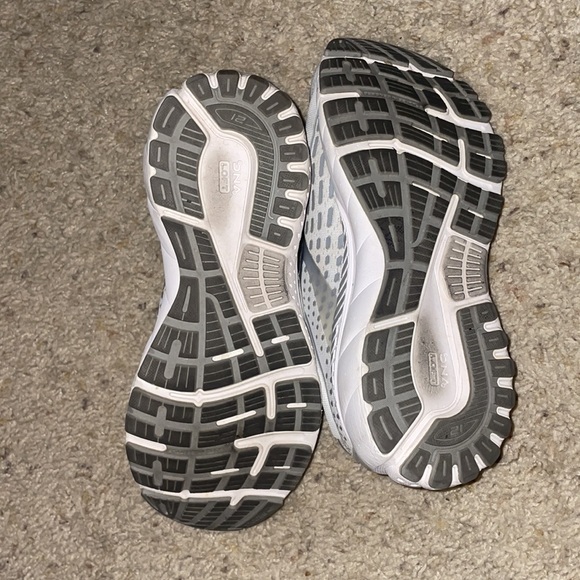 Brooks Adrenaline 21 Size 8D (Wide width) - Picture 3 of 4